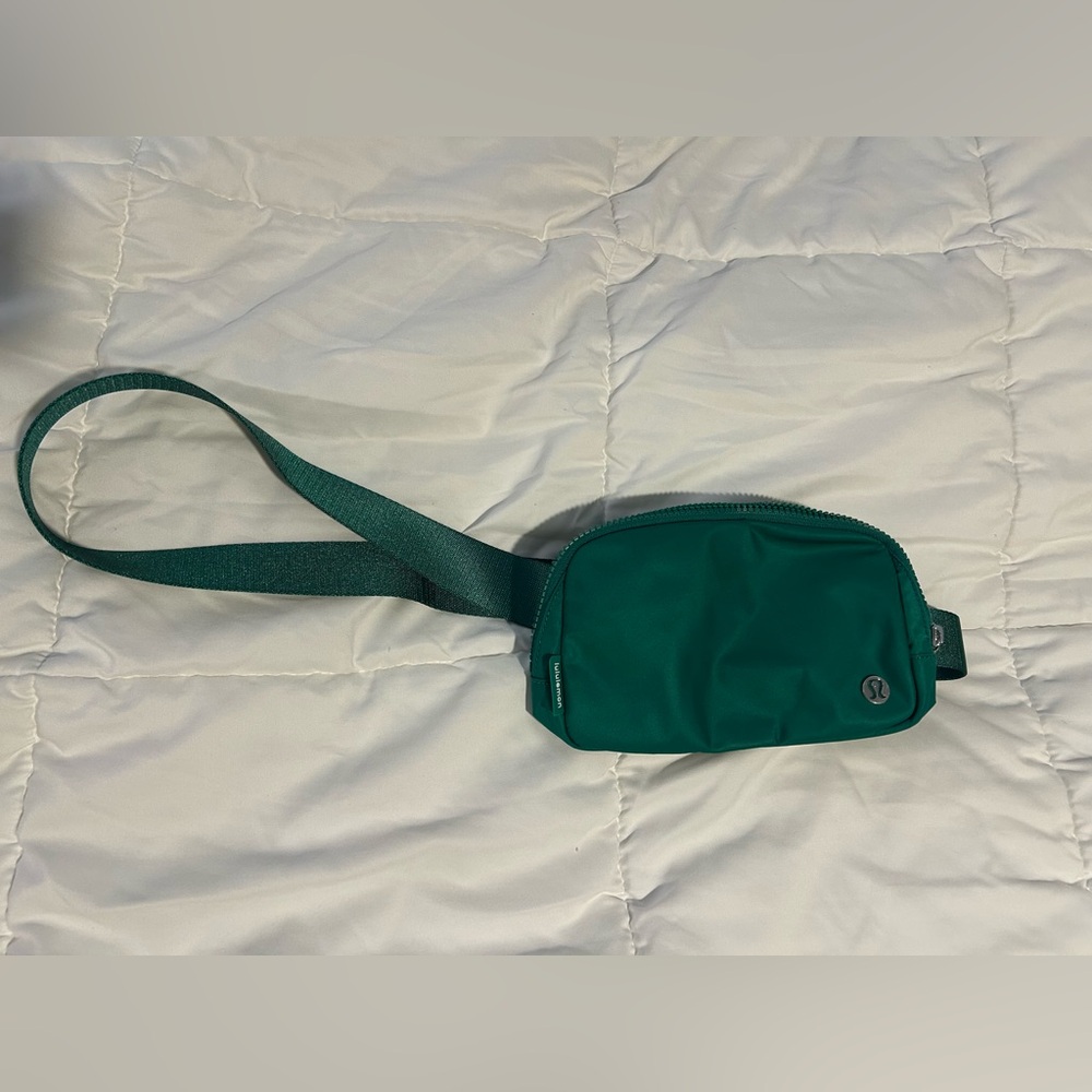 Lululemon Emerald Green Everywhere Belt Bag